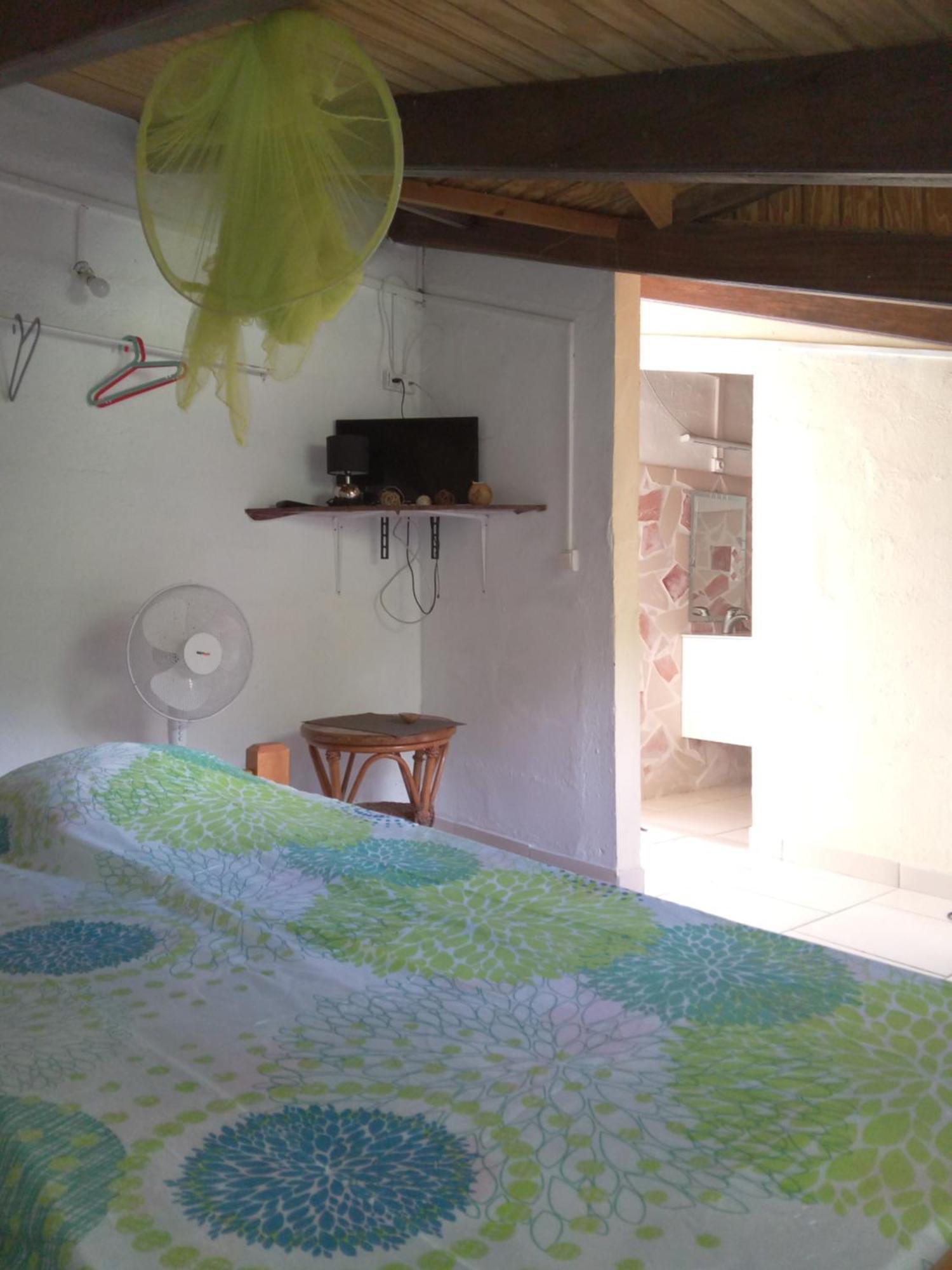 Nouveau Logement Neuf Prix Attractif Chambre Simple Ou Double Haut De Villa Terrasse Vue Sur Mer Bouillante Exterior foto