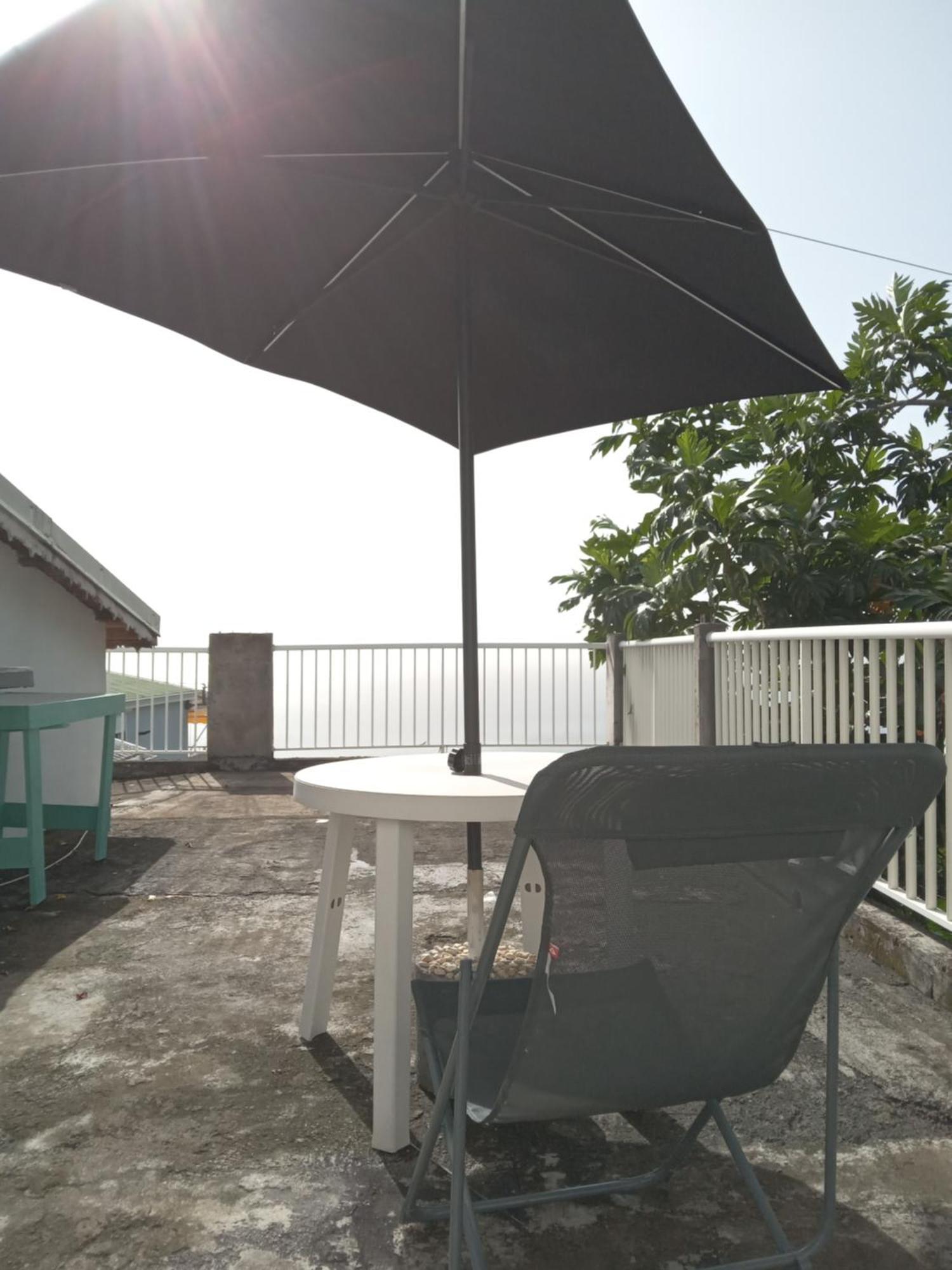 Nouveau Logement Neuf Prix Attractif Chambre Simple Ou Double Haut De Villa Terrasse Vue Sur Mer Bouillante Exterior foto